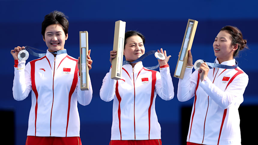 安琦轩、李佳蔓、杨晓蕾在2024年巴黎奥运会上斩获射箭女子团体赛银牌
