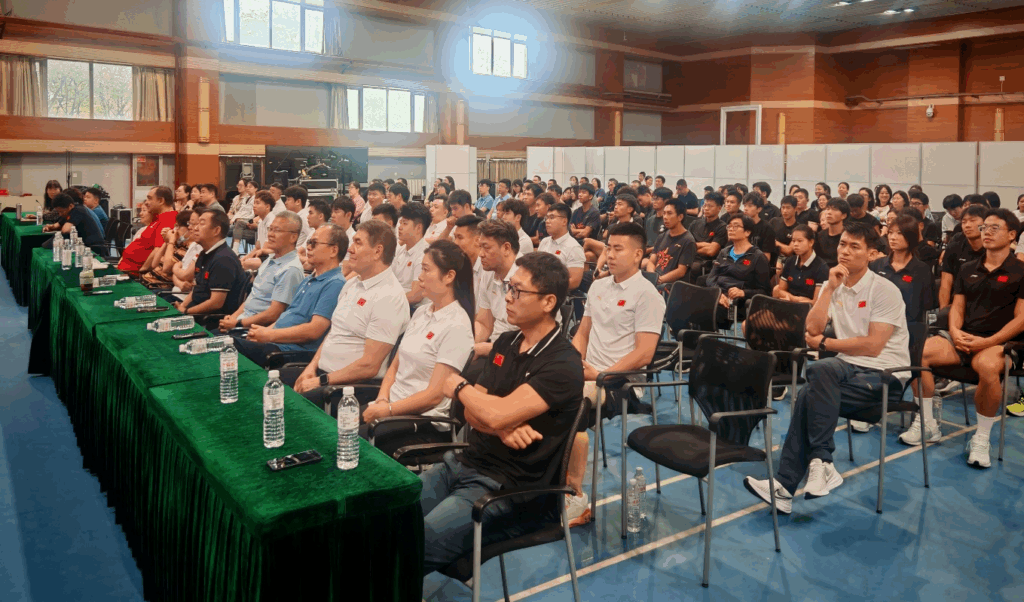 残疾人冬季项目国家集训队集体观看中国人民抗日战争暨世界反法西斯战争胜利80周年纪念活动