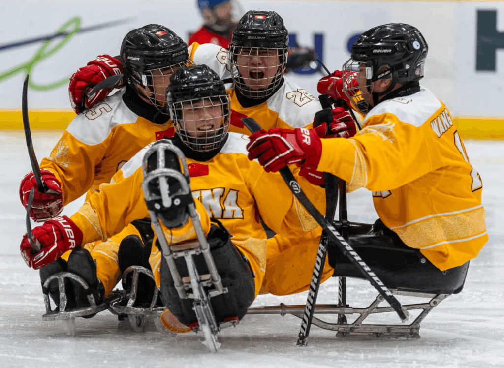 2025年残奥冰球四国邀请赛落幕——中国残奥冰球队奋勇拼搏斩获铜牌