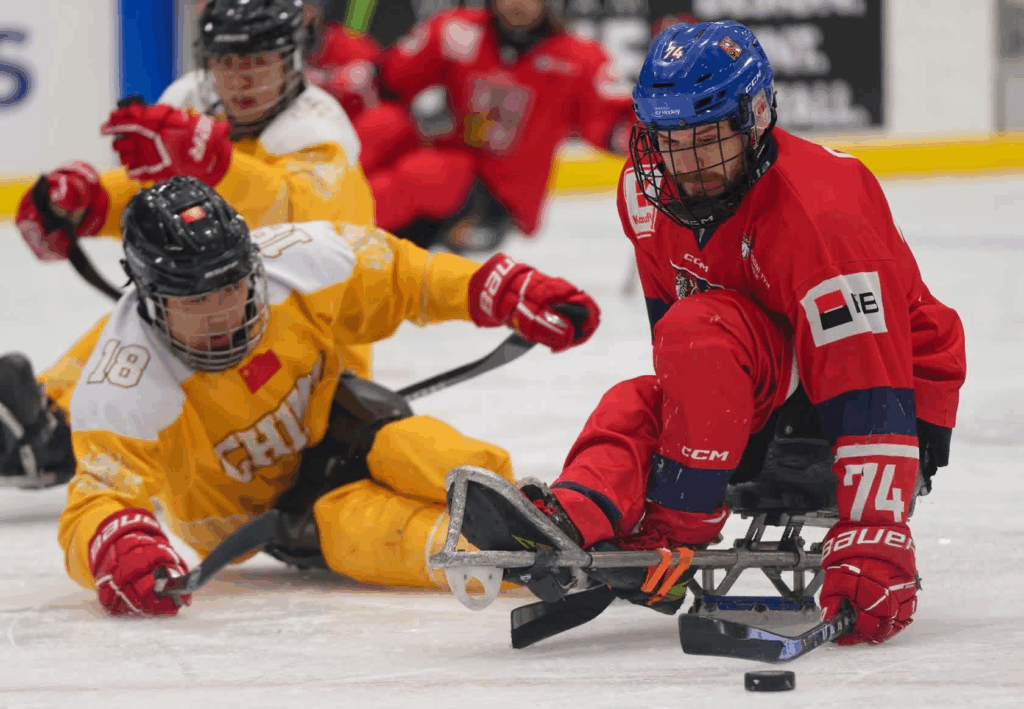 2025年残奥冰球四国邀请赛落幕——中国残奥冰球队奋勇拼搏斩获铜牌